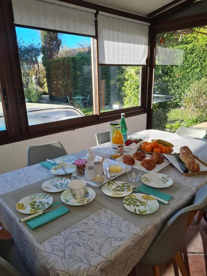 Chambres D'Hotes Dans Villa Avec Piscine Chez Raphaele L'Isle-sur-la-Sorgue Homestay