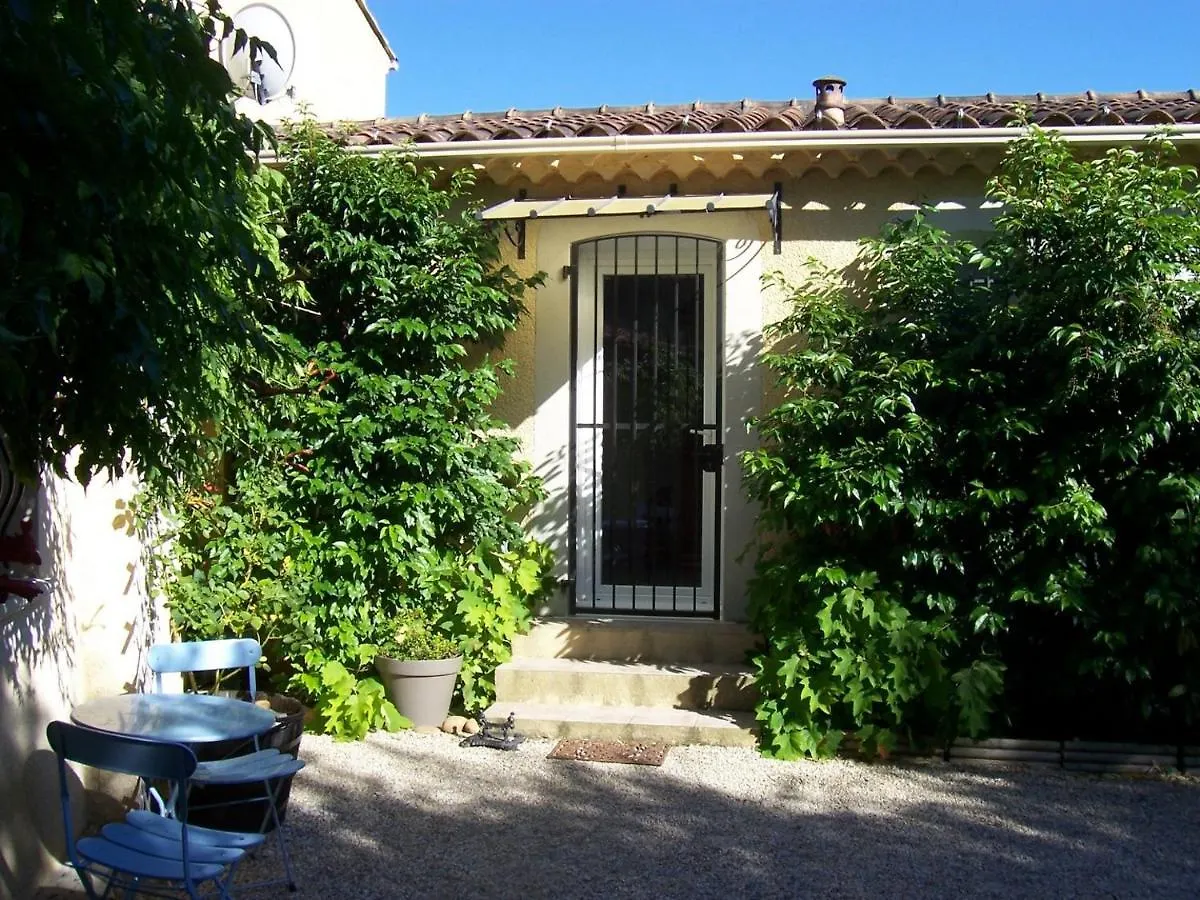 Chambres D'Hotes Dans Villa Avec Piscine Chez Raphaele L'Isle-sur-la-Sorgue Homestay