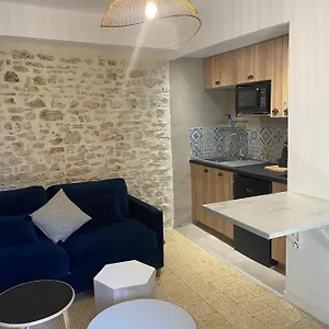 Apartment La Tour 2: Neuf Au Coeur De La Petite Venise, LʼIsle-sur-la-Sorgue