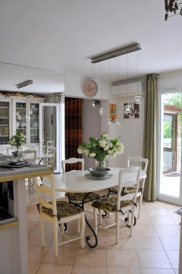 Chambres D'Hotes Dans Villa Avec Piscine Chez Raphaele L'Isle-sur-la-Sorgue 0*,