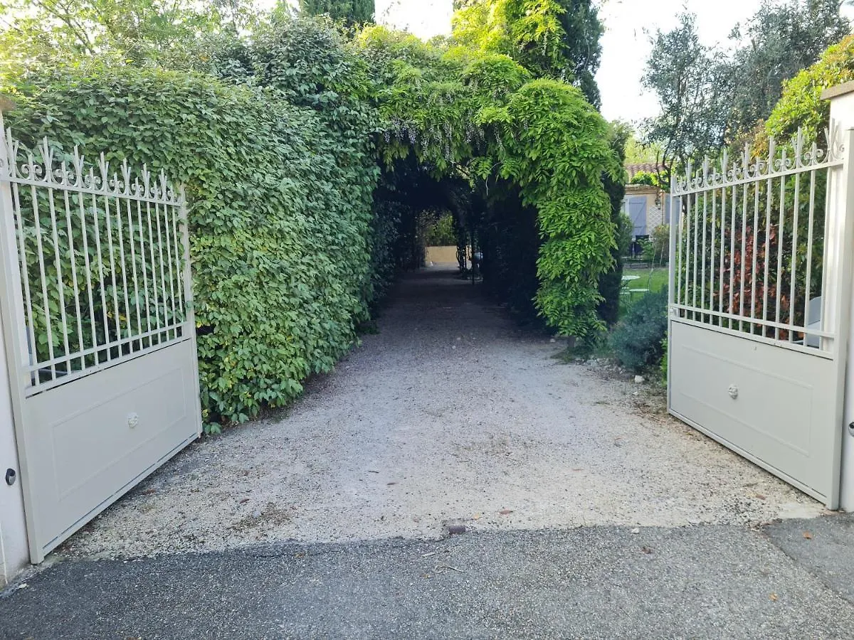 Chambres D'Hotes Dans Villa Avec Piscine Chez Raphaele L'Isle-sur-la-Sorgue Franciaország